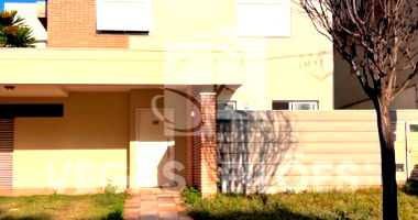 Casa no Condomínio Jardim Sul com Quintal e Jardim