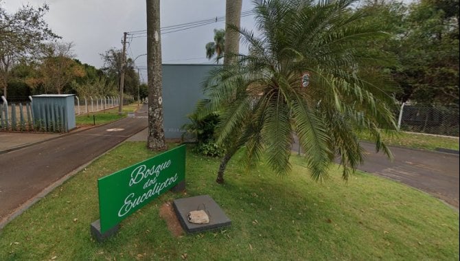 Casa com 794m² em lote de 1945m² no Bosque dos Eucaliptos