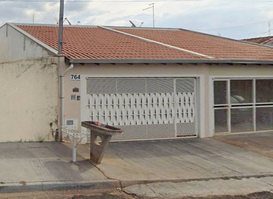 Casa Ocupada com 159m² de Área Construída