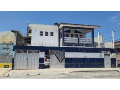 Casa ocupada com 262 m² construídos