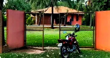 Chácara com 2 casas em leilão