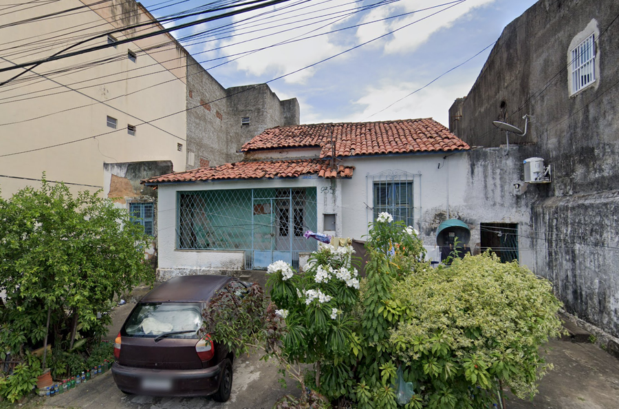 Casa ampla com 279,40 m² construída, 3 quartos, desocupada