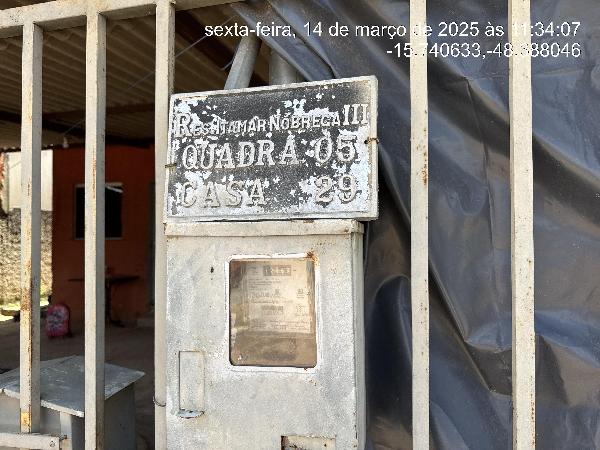 Casa com 2 quartos, banheiro, sala e cozinha, 51.5m² construída