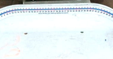 Equipamentos Diversos - 02 Balanças Pediátricas em Bom Estado