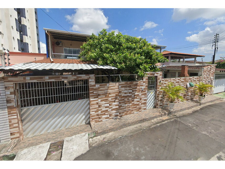 Casa com 410m² construídos, ocupada, em Adrianópolis