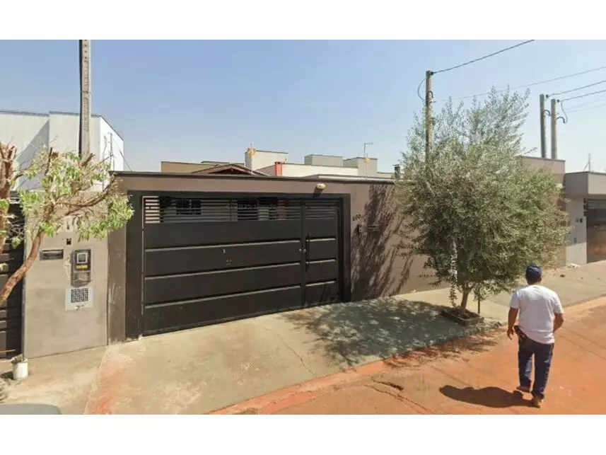 Casa em Leilão com 3 Quartos e 2 Banheiros em Leme/SP
