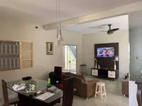 Casa ocupada com 4 quartos, 3 banheiros e 239,05 m²