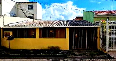 Espaçosa Casa com 130m² Terreno e Área Construída de 26,32m²