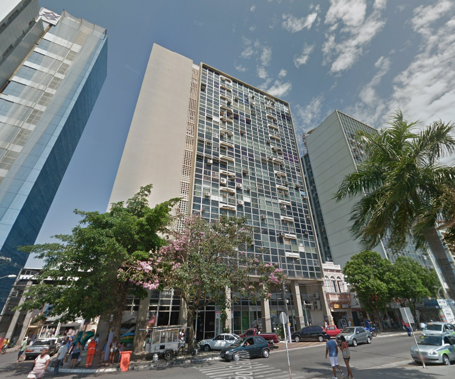 Lojas Comerciais Desocupadas com 1.416m² e Vagas de Garagem