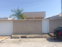 Casa aconchegante com 3 quartos, 2 banheiros e 137 m² construída, desocupada