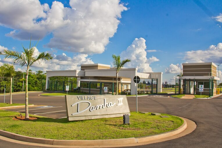 Lote de terra com 322,67 m²
