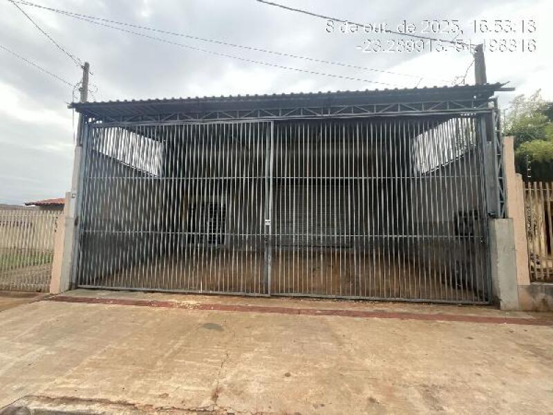 Casa com 3 quartos, 2 banheiros e 3 vagas de garagem