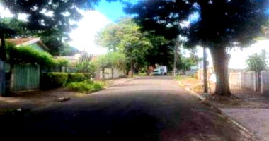 Casa ampla 3 quartos, 2 banheiros, 2 vagas, 289m² construída, ocupada