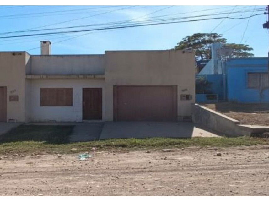 Casa com 66,66m² construídos - Ocupada
