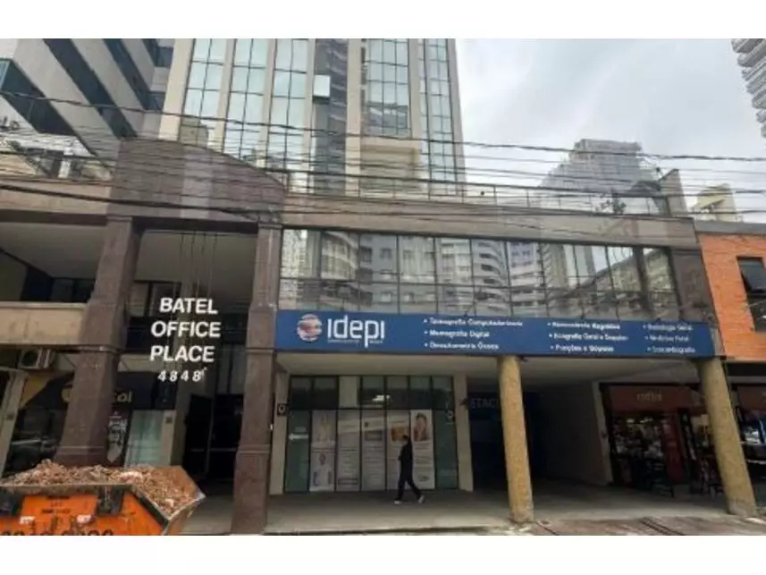 Sala Comercial em Leilão com 72,47m² no Batel, Curitiba