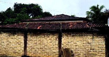 Casa com 2 quartos e amplo terreno em Conceição da Feira/BA