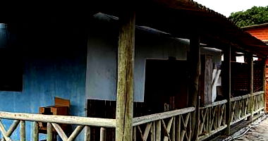 Casa com 2 pavimentos e terreno em Ilhabela/SP