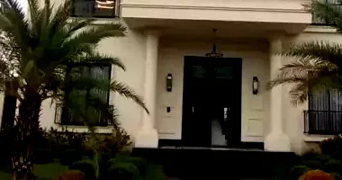 Casa de Alto Padrão com 871m² em Leilão