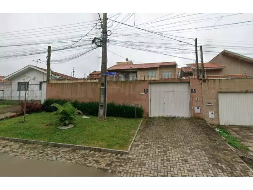 Casa em Leilão com 254m² Construída e Terreno Amplo