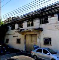 Galpão amplo com múltiplos acessos e localização estratégica