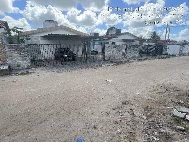 Casa com 2 quartos, 2 banheiros, vaga de garagem e 58,39m² privativos