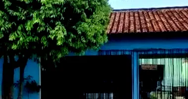 Casa padrão ocupada com 1 vaga e 227m² construída