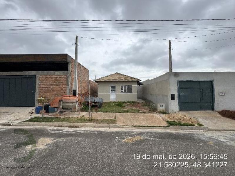 Casa com 2 Quartos e 2 Vagas em Matão/SP