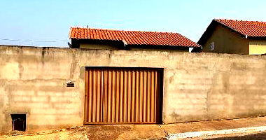 Casa com 2 Quartos e 1 Vaga em Comendador Gomes