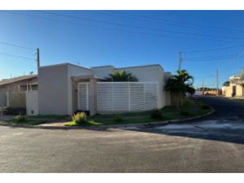 Casa em Leilão com 241,56m² Construída em Jaboticabal/SP