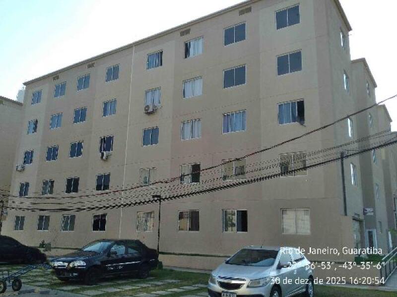 Apartamento com 2 quartos, 1 banheiro e vaga de garagem