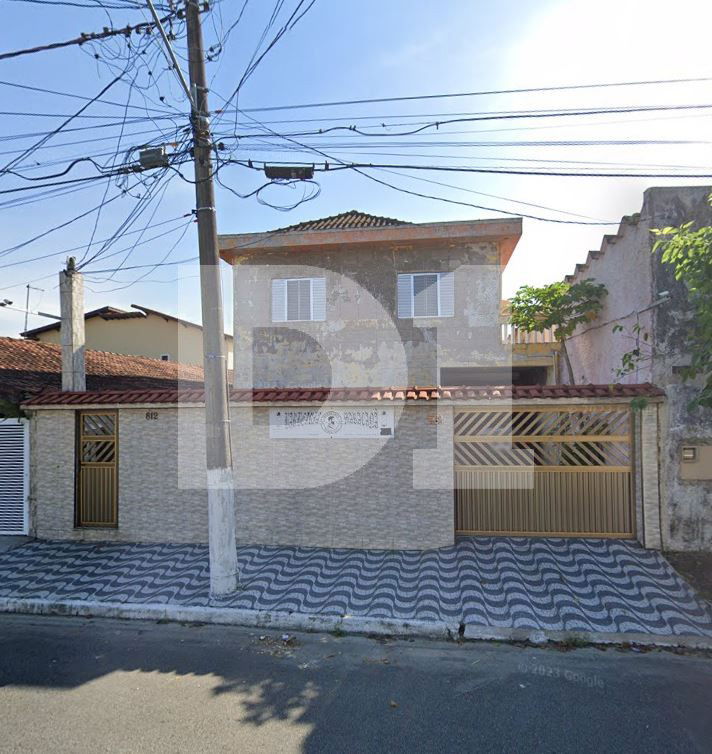 Casa em Praia Grande com 240 m² de terreno e 184,60 m² construídos