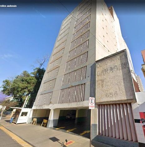 Box de Garagem com 15,80 m² útil, área total de 23,54 m²
