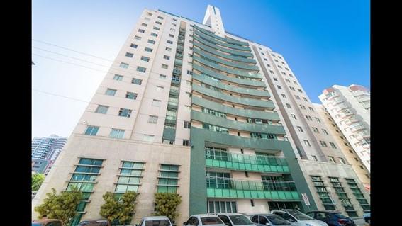 Apartamento com 106,93 m² e vaga de garagem
