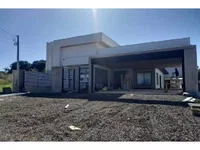Casa em Leilão com 327m² de Área Construída