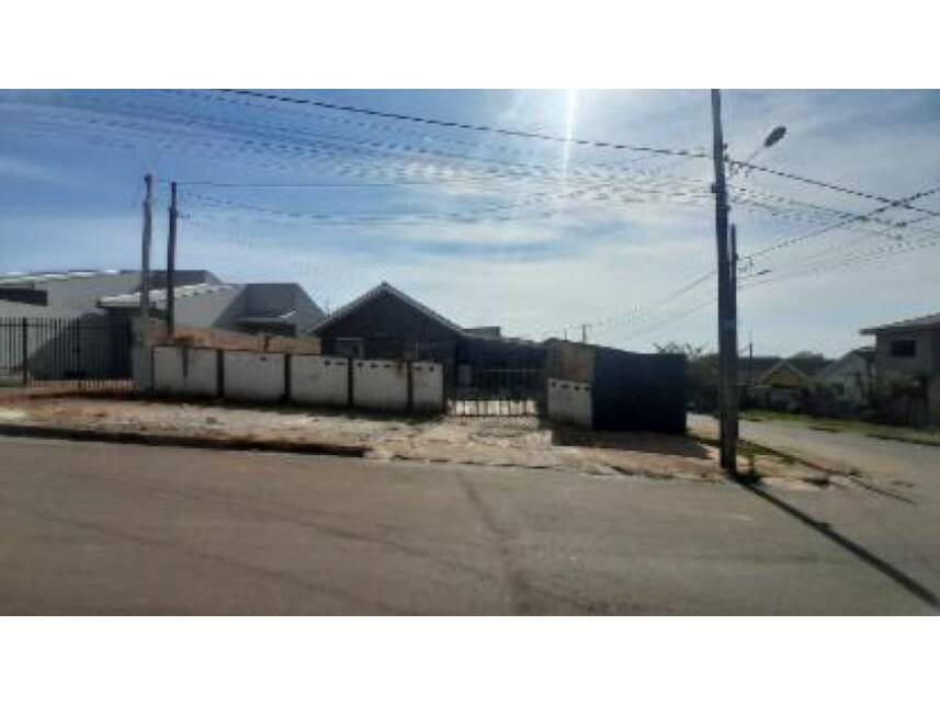 Casa com 37m² construídos, ocupada, terreno de 333m²