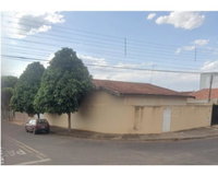 Casa Esquina com 153m² e Terreno de 222m² em Assis
