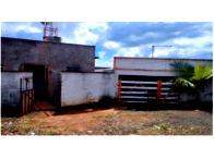 Terreno com 2 casas, 3 quartos, 2 banheiros, 250m², estado variado
