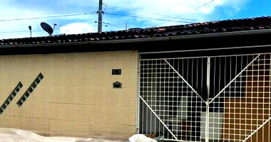 Casa padrão 3 quartos 2 banheiros 1 vaga, ocupada