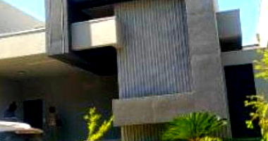 Casa espaçosa em condomínio com 155m² construída, perfeita para famílias ocupadas