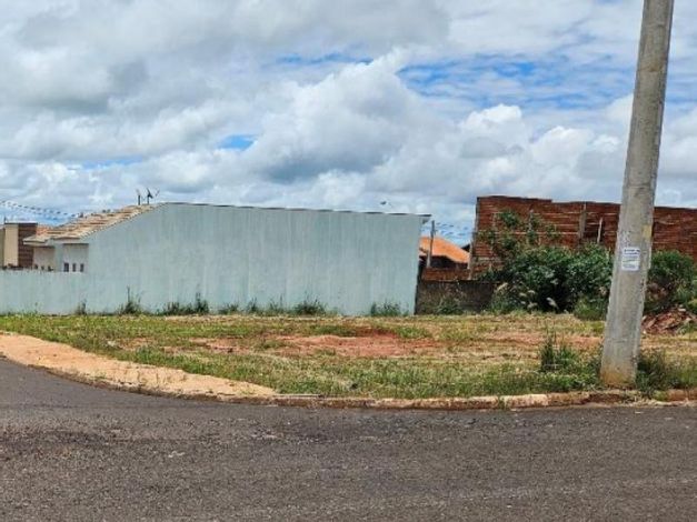 Lote com 150m² em Piacatu/SP -