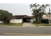 Casa com 3 quartos, 2 banheiros e 1 vaga de garagem