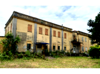 Complexo hospitalar com 8 peças, 4 construções, 1.940m² construída