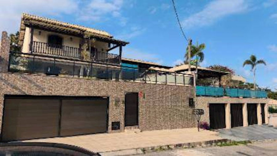Casa com 3 quartos, 3 banheiros e 1 vaga de garagem