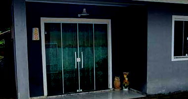 Terreno com 420m² e duas casas de 70m²
