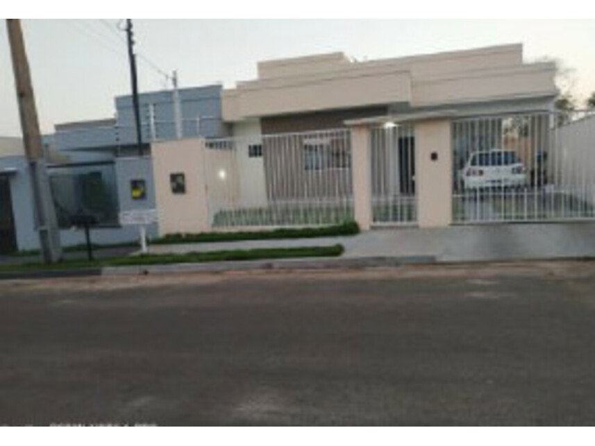 Casa em leilão com 91,60m² construída e 210m² de terreno