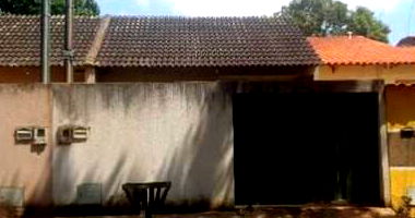 Casa com 2 quartos, 1 banheiro, varanda e área construída de 68,98m²