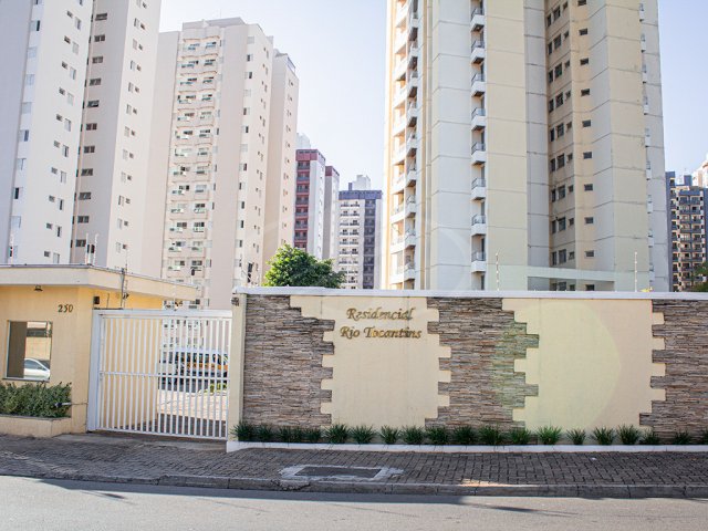 Edifício inacabado com 70 unidades previstas em condomínio com lazer completo