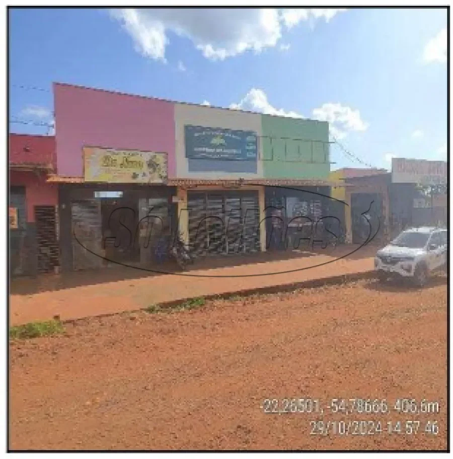 Terreno de 503,55m² com invasão e edificação não averbada