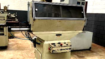 Fresadora Universal com Sistema Automático e Manual