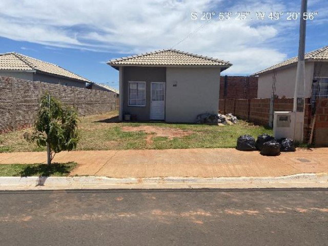 Casa com 2 quartos, 43,85m², terreno 200m², desocupada